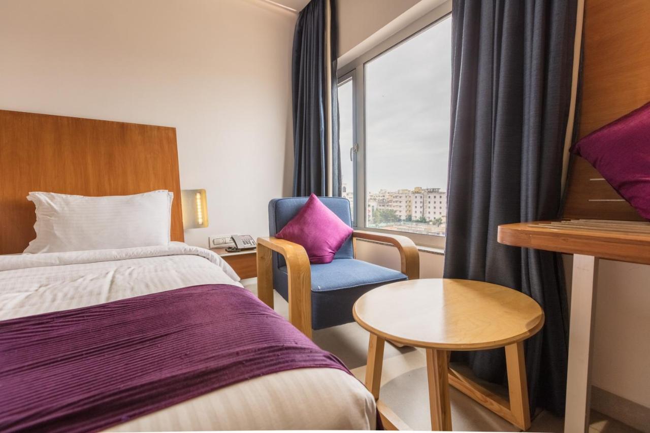 Hotel Aira Vijayawāda Buitenkant foto