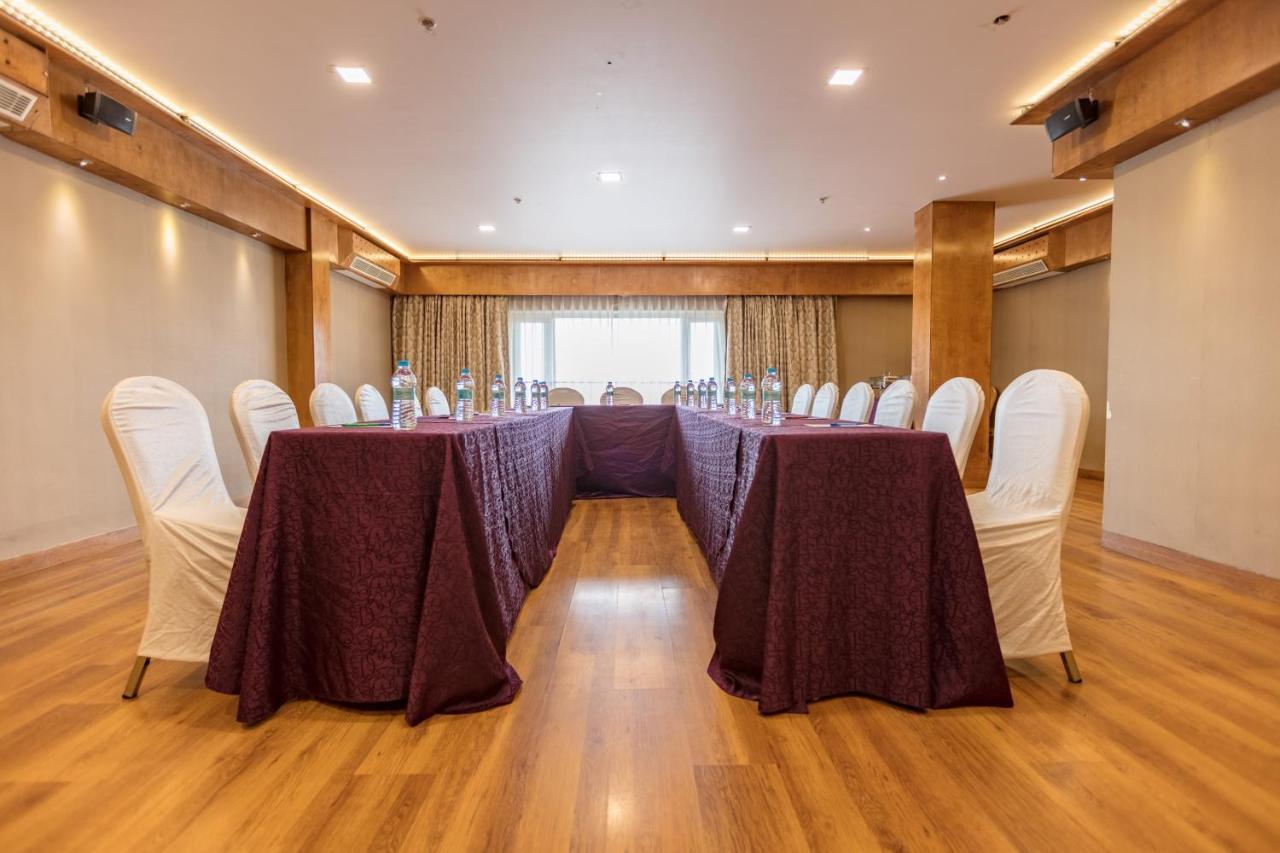 Hotel Aira Vijayawāda Buitenkant foto